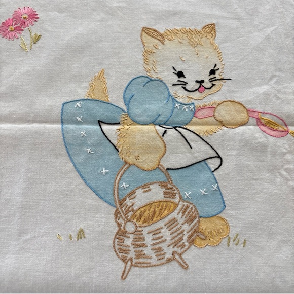 Vintage Hand Embroidered Lightweight Summer Baby Blanket Kittens - Picture 2 of 10